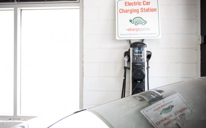 Finding Easier Ways to Charge Electric Vehicles - The New York Times