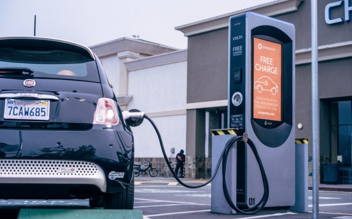 Five Cities Get Free Electric-Car Charging Stations At Socially