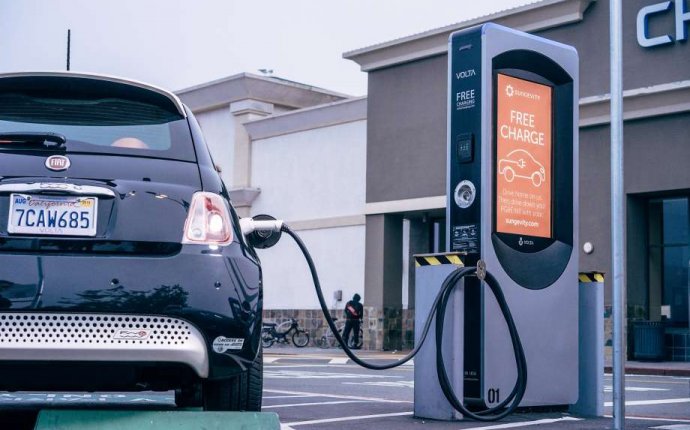 Startup s big idea: Free EV charging at Whole Foods, other stores