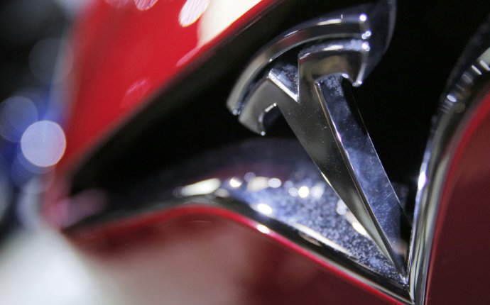 Tesla recalls car charging adapters | SBS News