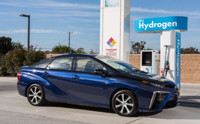 Toyota Mirai touted in ad on electric-car charging station